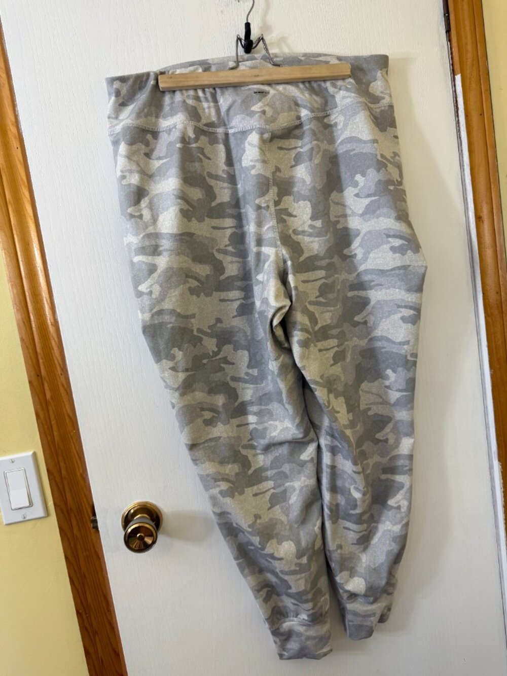🛍️ 3/10 Athletic Works Dri-More Grey Camo Jogger Leggings Size XL - Picture 3 of 4